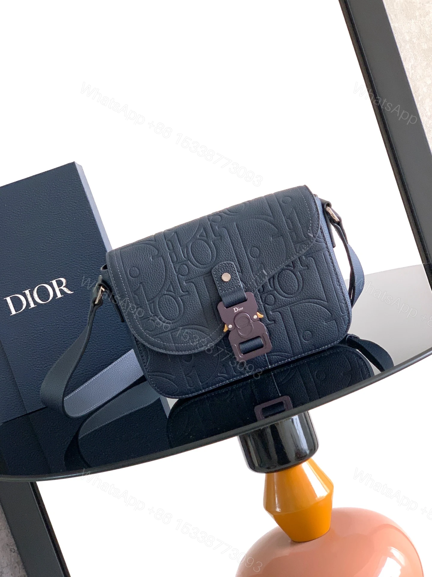 Dior 一比一 Saddle 馬鞍包 經典壓紋LOGO皮革扣環斜背包 — view 1