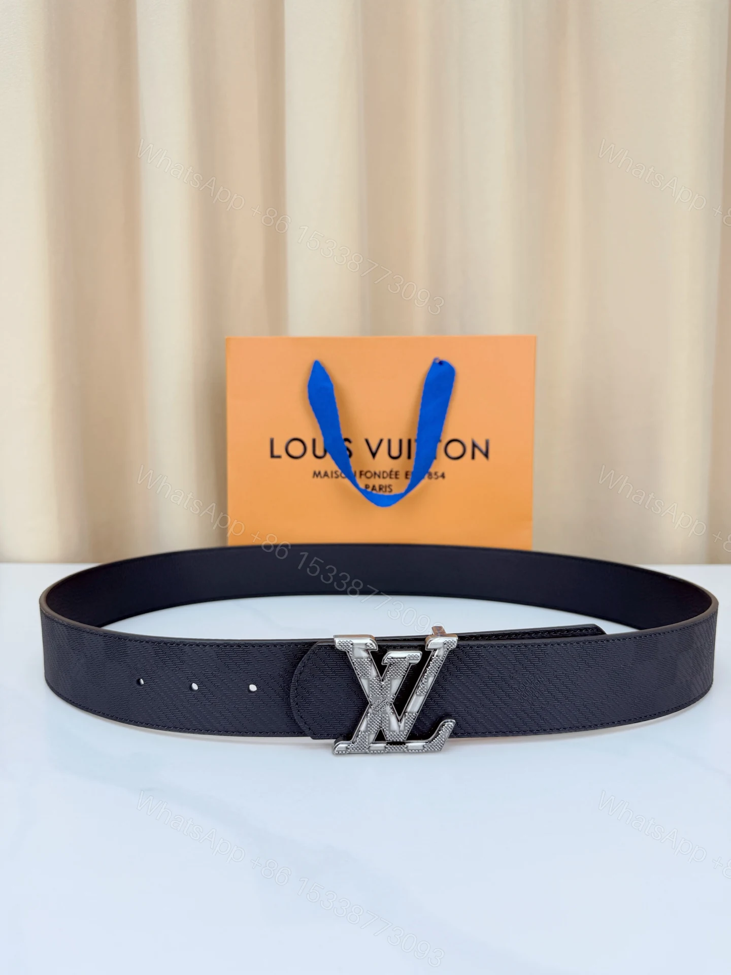 LV 高仿男款 Taiga 壓紋銀扣皮帶 商務百搭款 — view 1