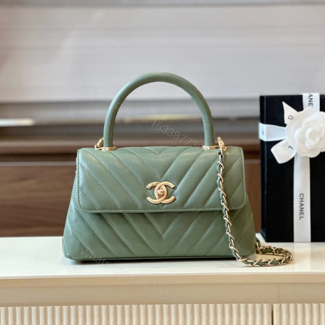 Chanel Coco Handag V-Shaped Pattern With Lock Gold 25cm — view 1