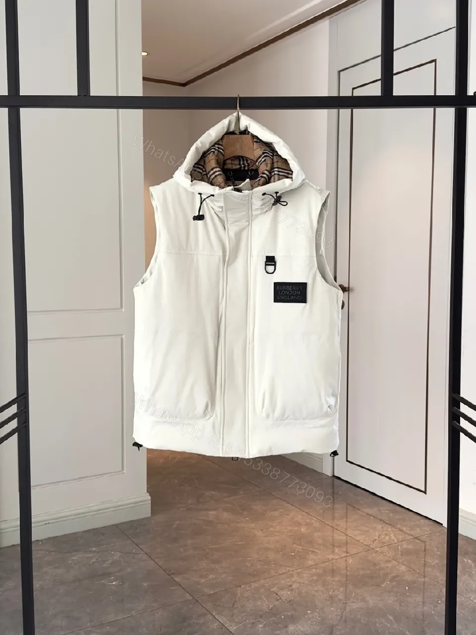 Minimalist Quilted Vest: Burberry-inspired Warmth & Water-Repellent Shell — view 1