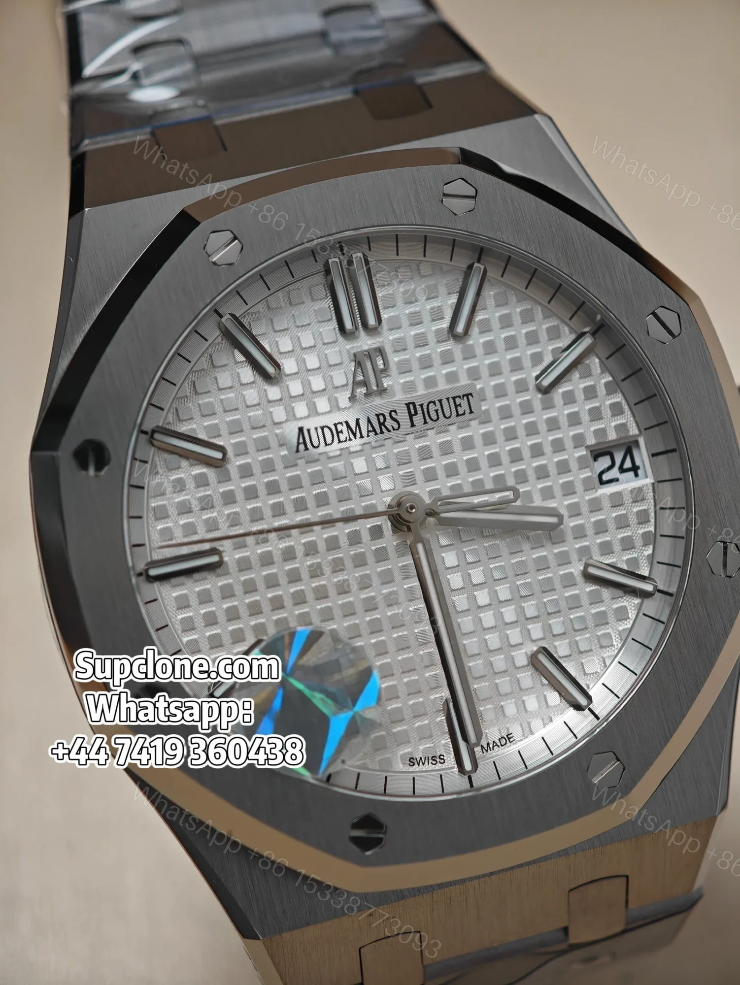 View 4 of Audemars Piguet Super Clone 1:1 Royal Oak 15500 White Dial