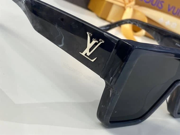 View 2 of LV SUNGLASSES – GLVT25