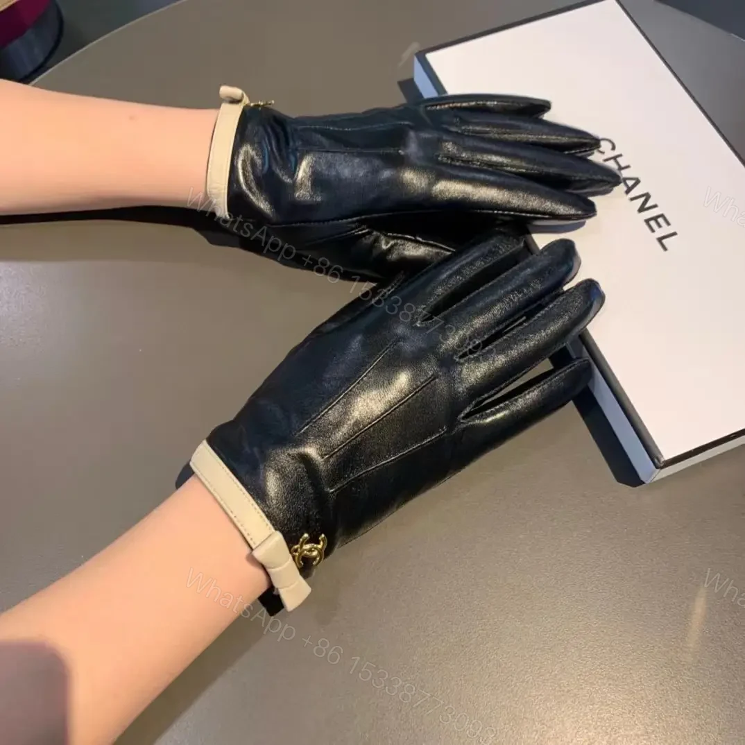 CHANEL — view 1