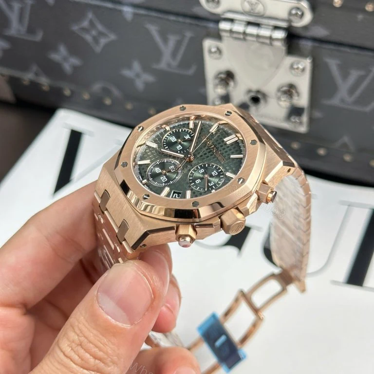 View 8 of Audemars Piguet Royal Oak 26240 Super Clone Green Dial