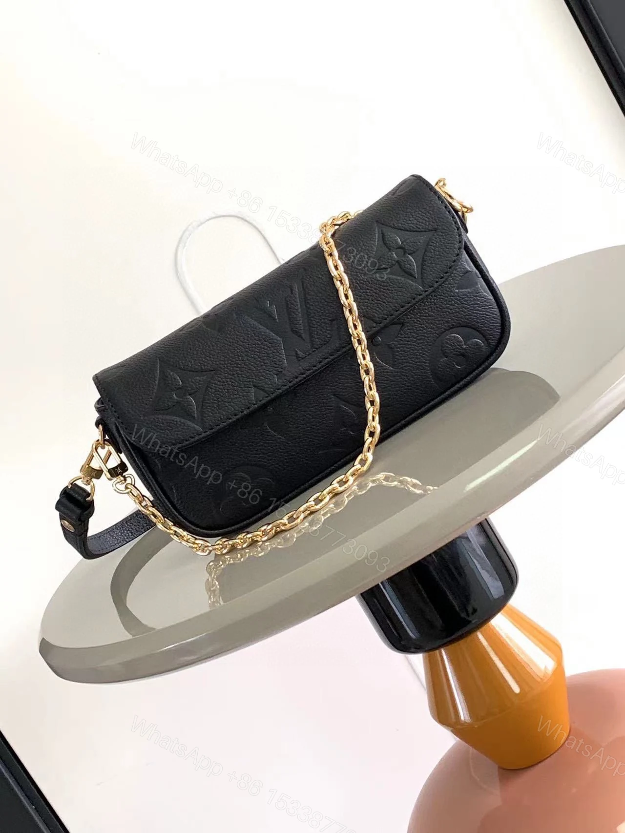 LV 高仿黑色Monogram短夾鏈條包 奢華質感百搭時尚款 — view 1