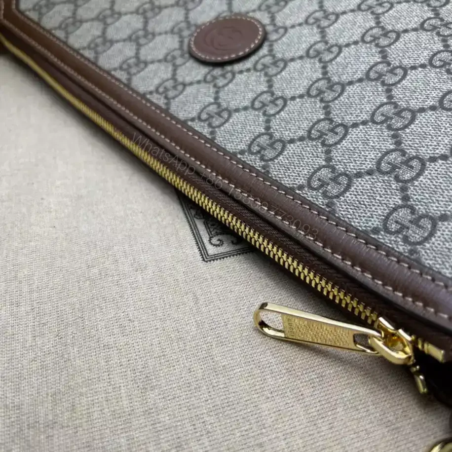 View 4 of MESSENGER BAG WITH INTERLOCKING G – GBC062
