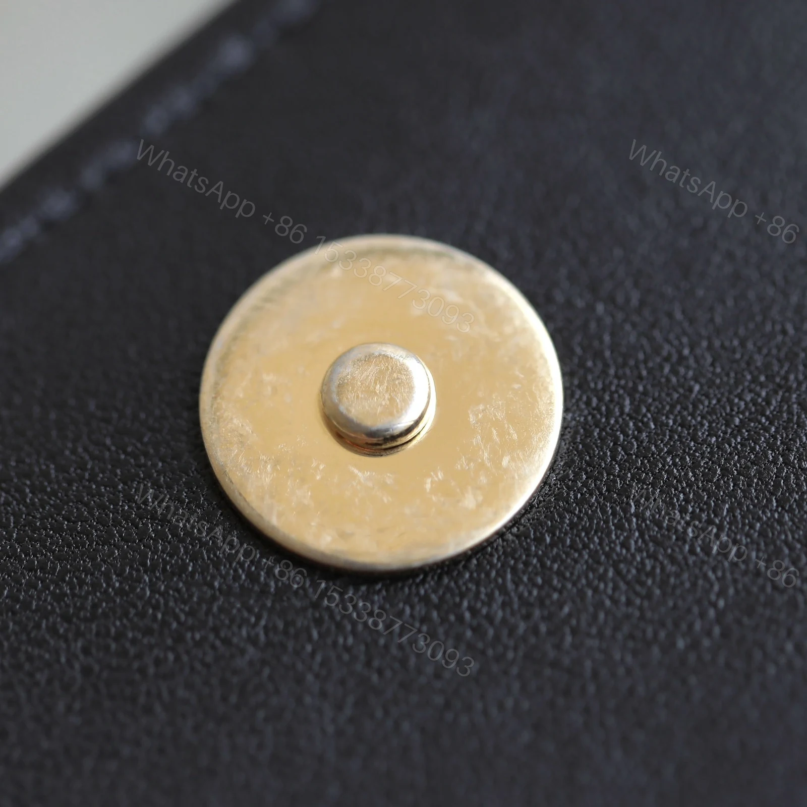 View 15 of Chanel復刻鏈條手拿包23B珍珠手柄黑金款