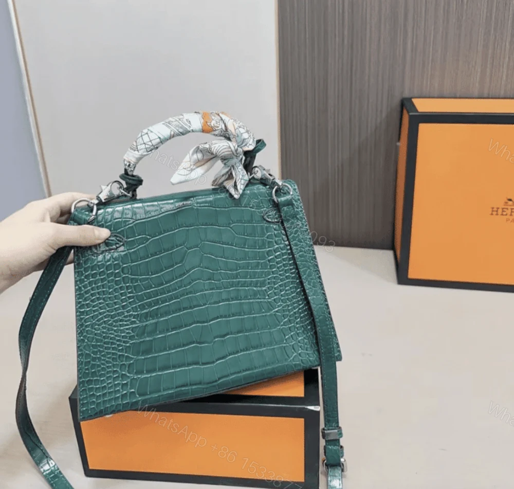 View 4 of Hermès Kelly 25 Alligator Vert Emerald 25Cm