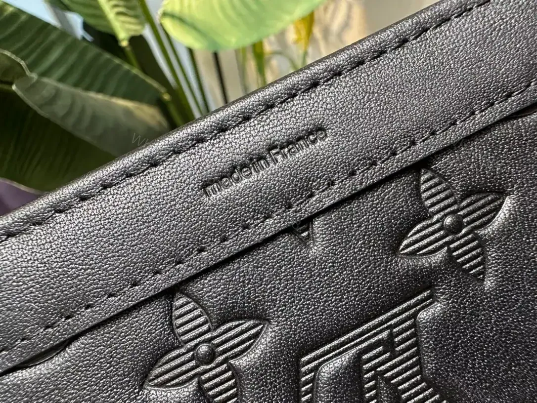 View 6 of LOUIS VUITTON GASTON WEARABLE WALLET – RRG072
