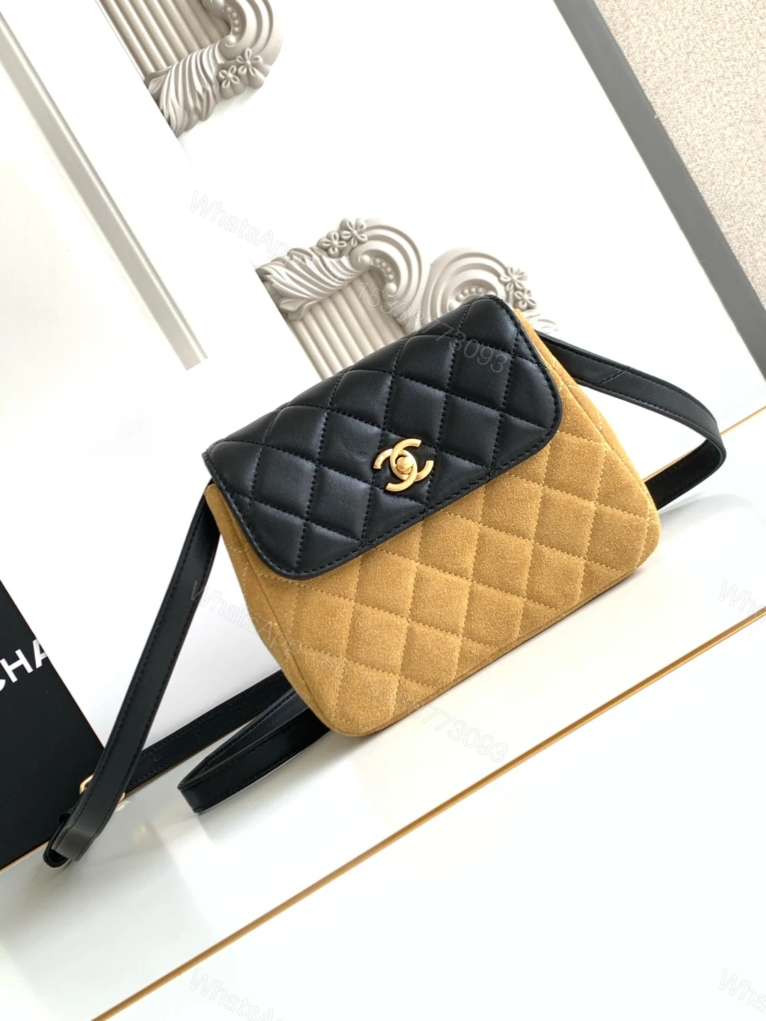CHANEL 高仿 拼接斜背小包 菱格紋金扣 經典時尚款 — view 1