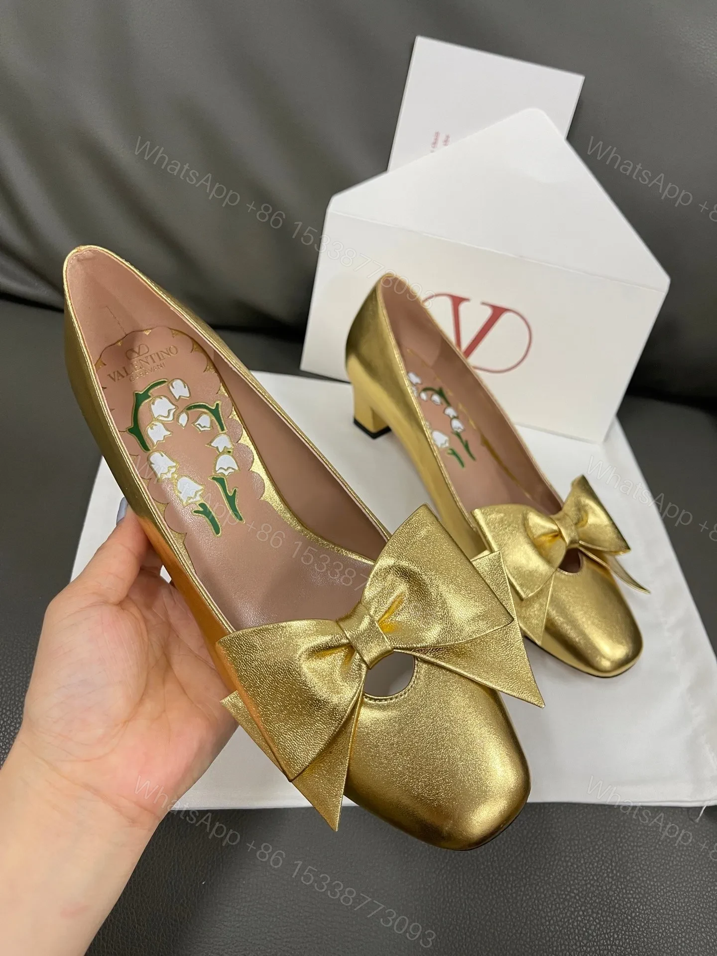 Valentino Women Gold Leather Bow Detail Pumps — view 1