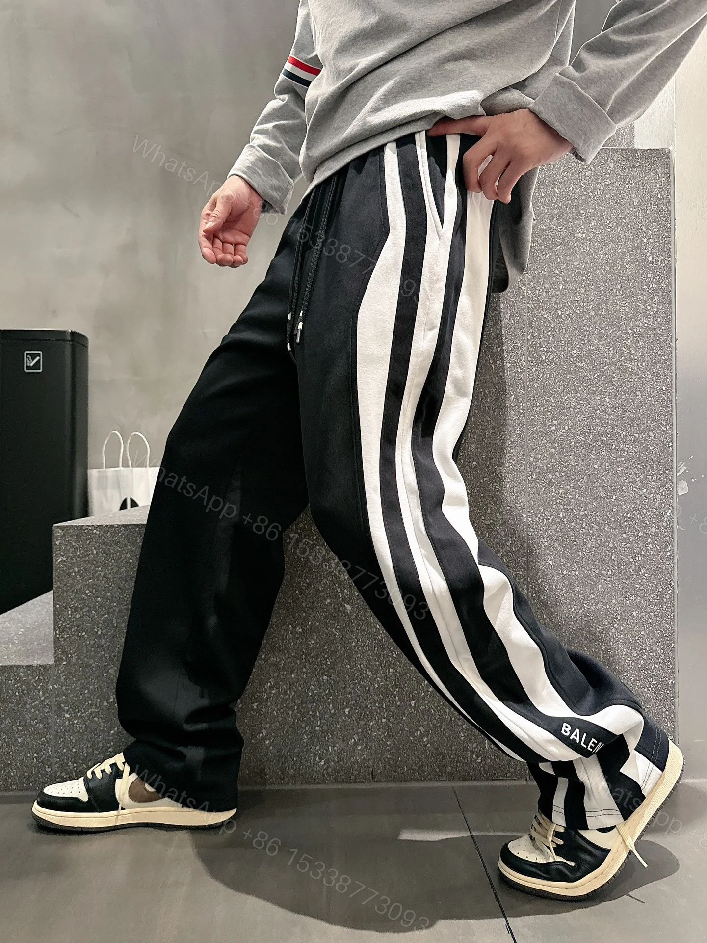 Balenciaga A貨運動長褲 男款黑白側條寬鬆休閒褲 — view 1