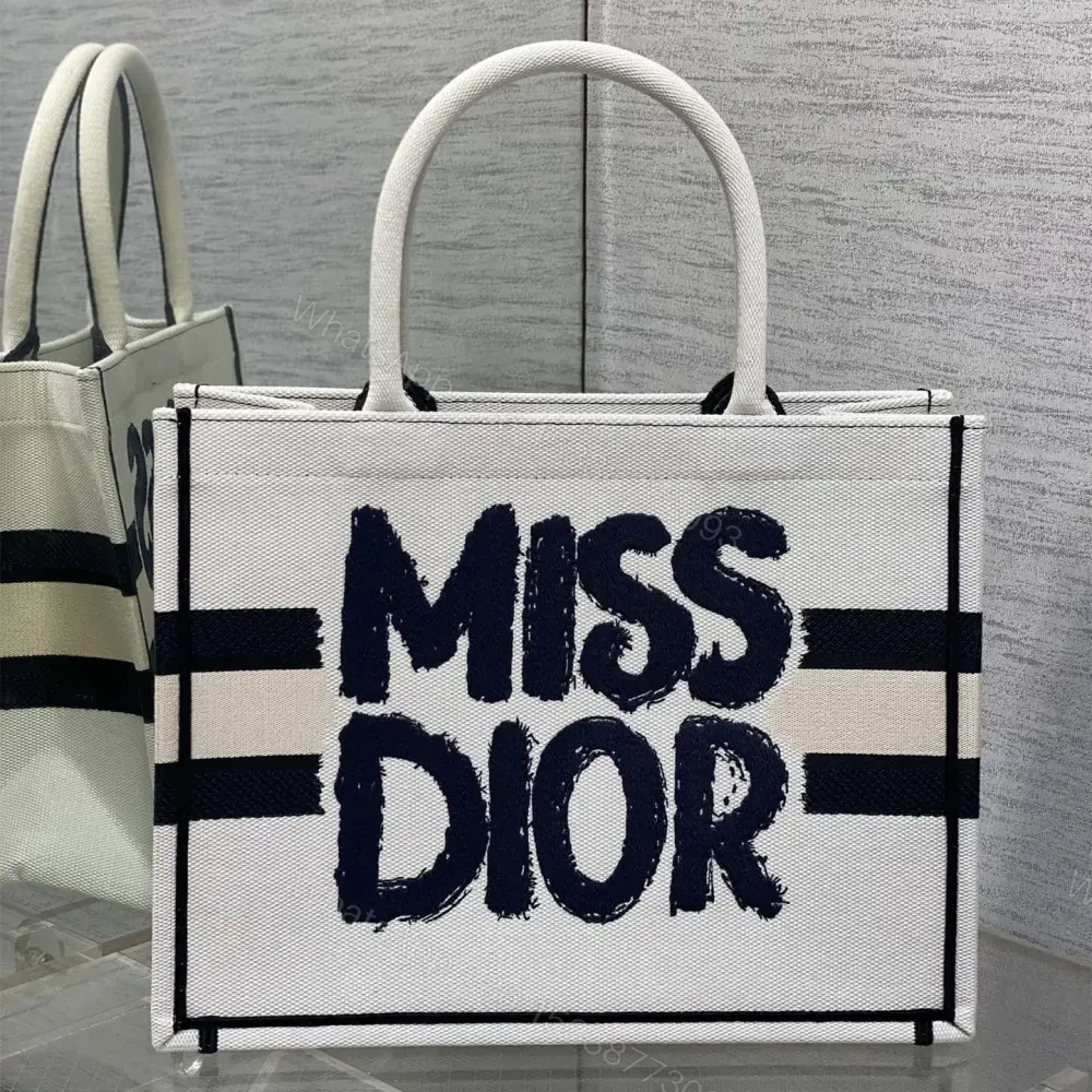 高仿Dior*BookTote系列M129M19D購物袋Miss白色中號免檢版 — view 1