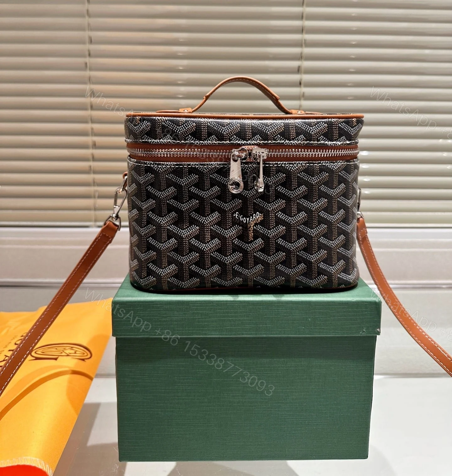 View 4 of GOYARD MUSE VANITY CASE BLACK TAN 20CM MUSEVAPMLTY01CL03P