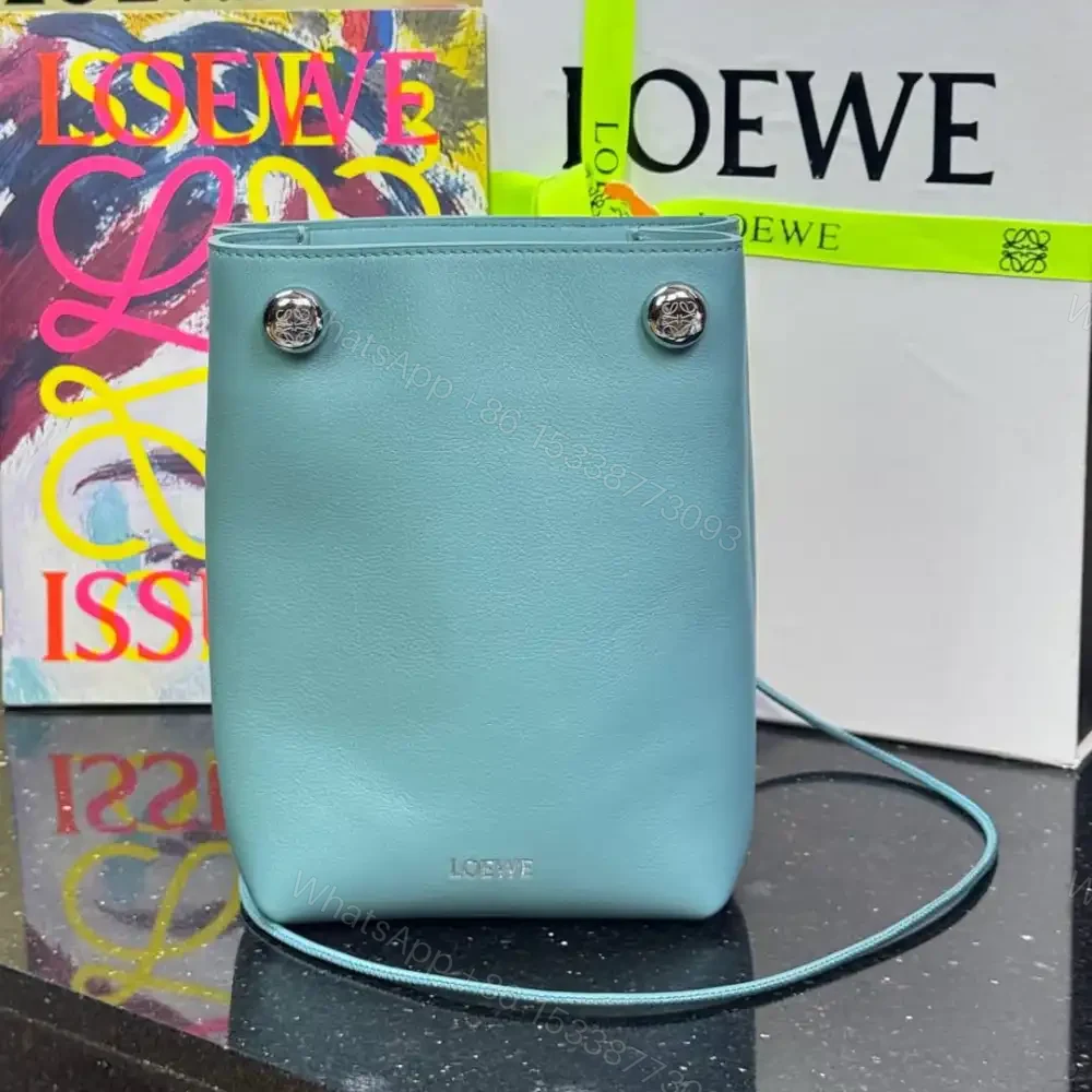高仿Loewe*Pebble系列4412小牛皮斜跨包水藍色免檢版 — view 1
