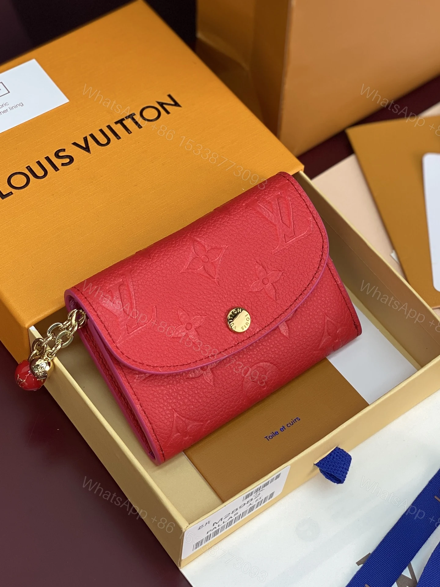 LV A貨長夾 拉鏈壓紋牛皮錢包 紅色大容量款 — view 1