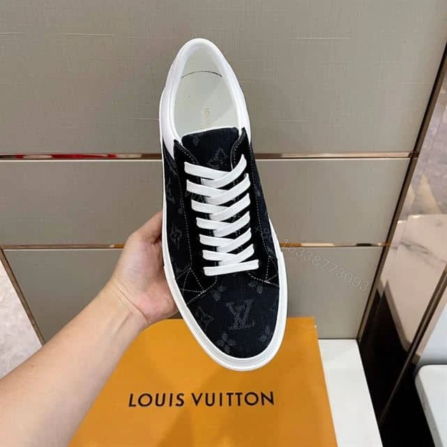 View 3 of LOUIS VUITTON TRAINER SNEAKER – LSVT298