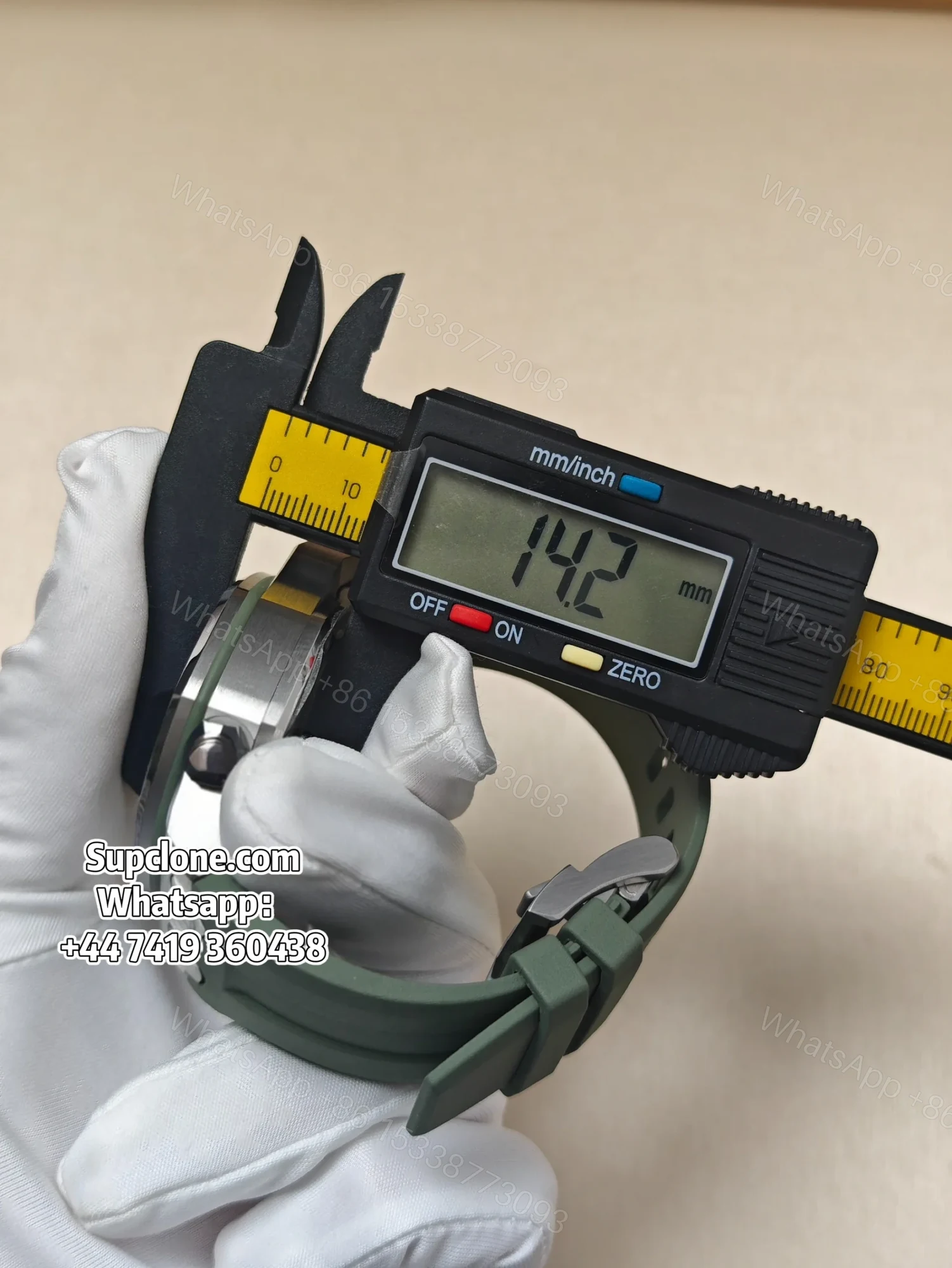 View 14 of Audemars Piguet Super Clone 1:1 Royal Oak Offshore 15720 Green Dial