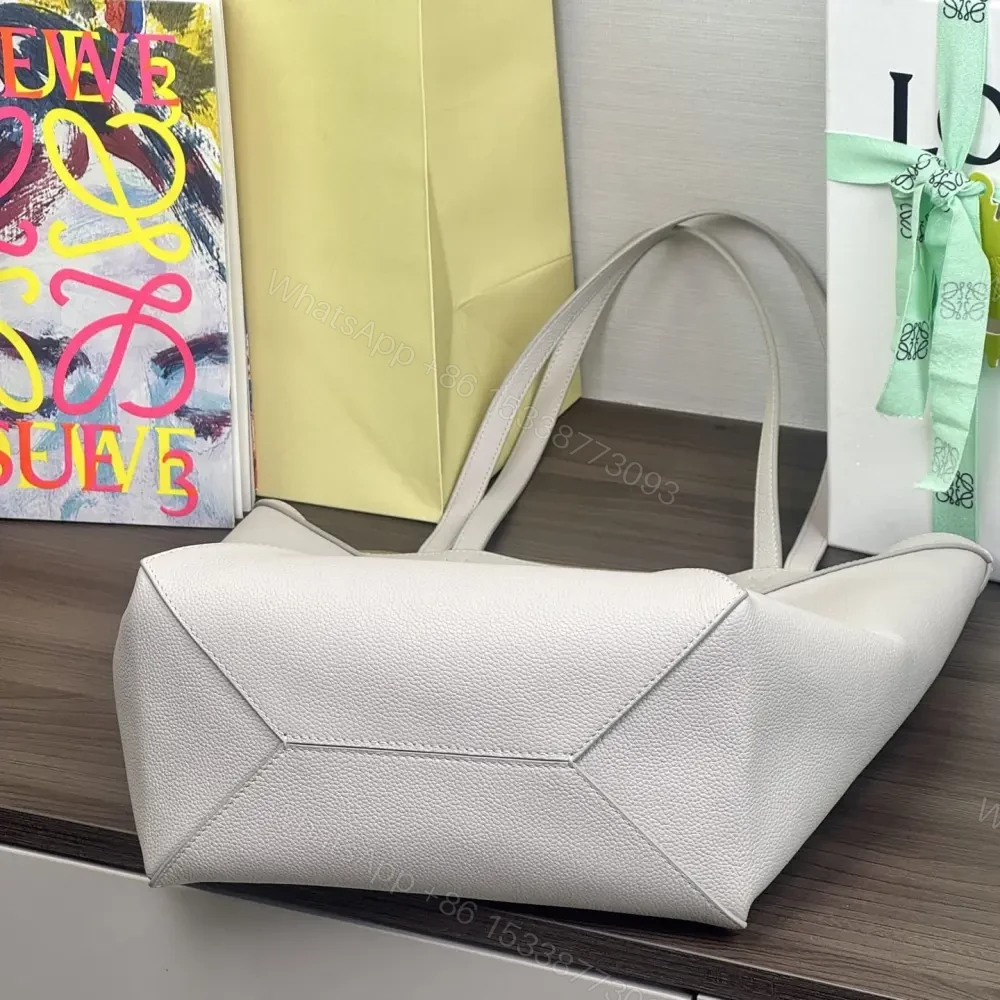 View 9 of 高仿Loewe*Fold系列1769小牛皮Tote手袋米灰色中號免檢版