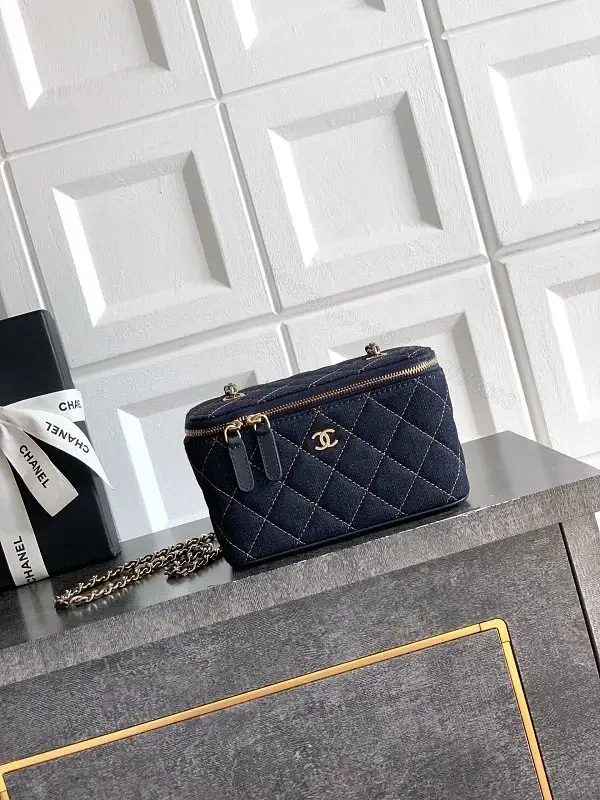 Quilted Mini Crossbody: Luxe Texture, Everyday Versatility — view 1