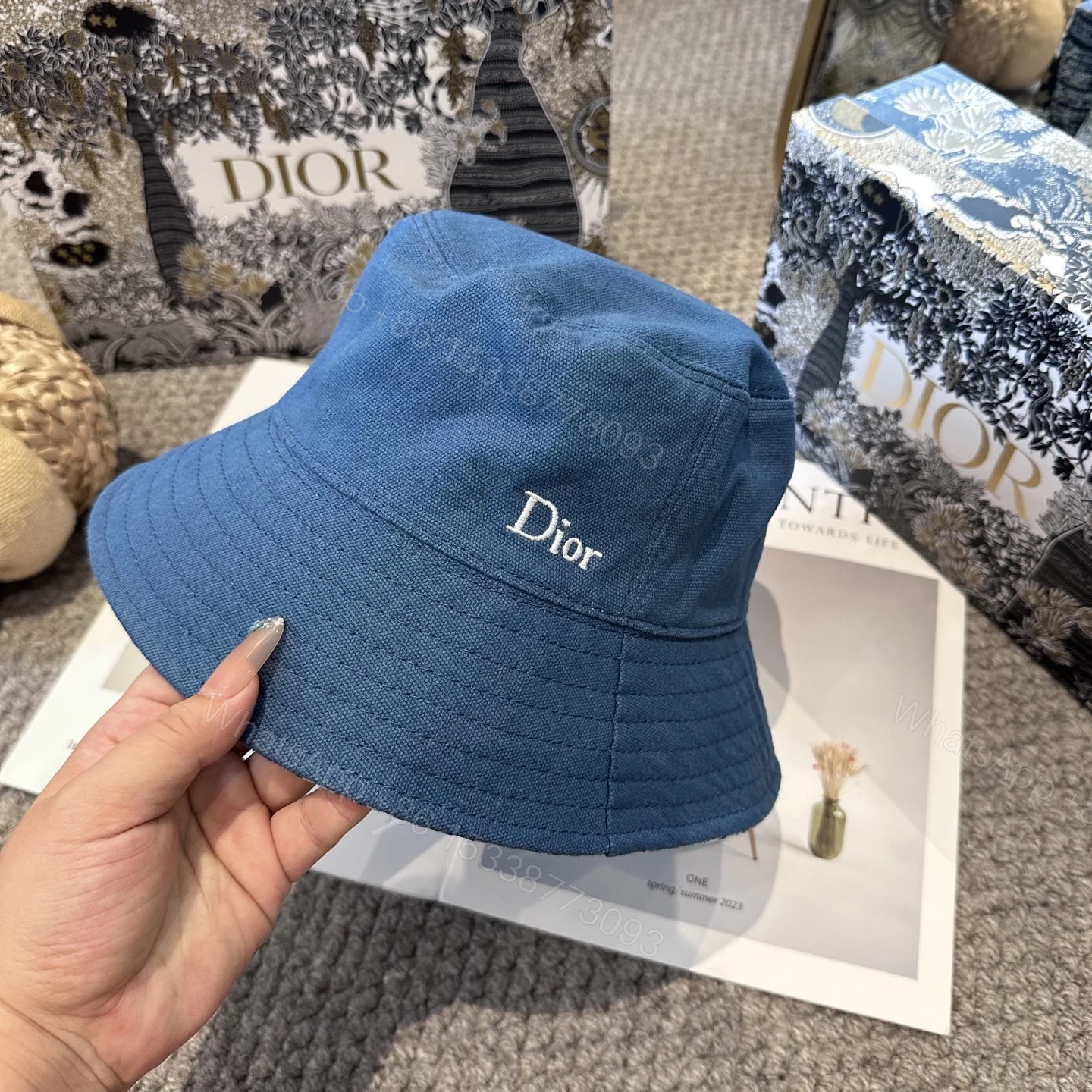 A貨Dior藍色刺繡漁夫帽 精品休閒遮陽帽 — view 1
