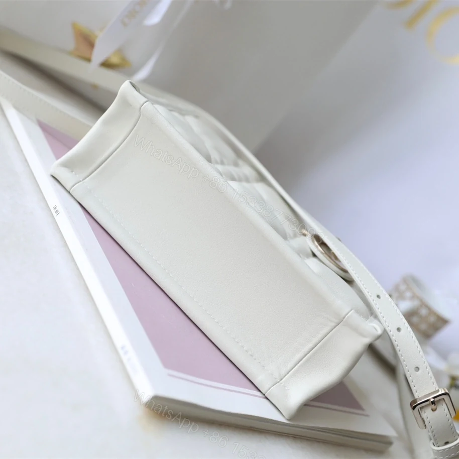 View 5 of 高仿Dior*BookTote系列S5573O牛皮革白色單肩包免檢版