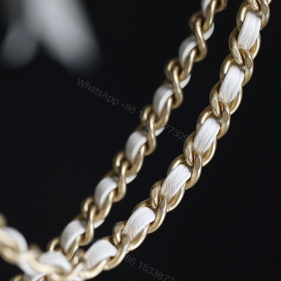 View 11 of 高仿Chanel手柄口蓋包春夏系列Mini白色免檢版
