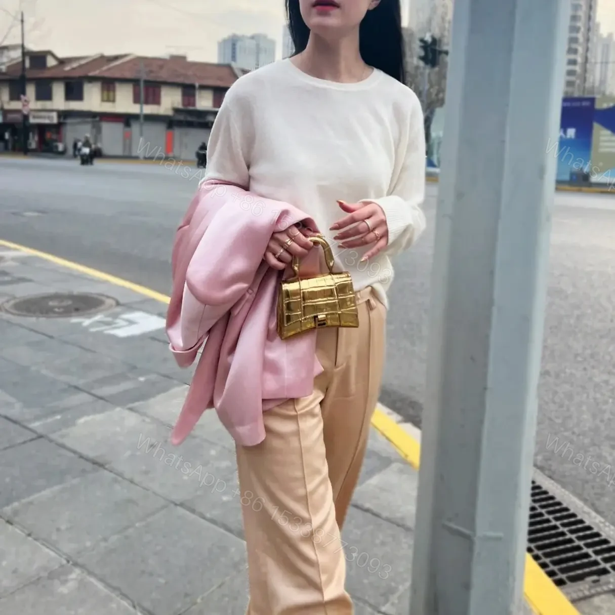 View 18 of 高仿Balenciaga*Nano系列迷你沙漏包金色