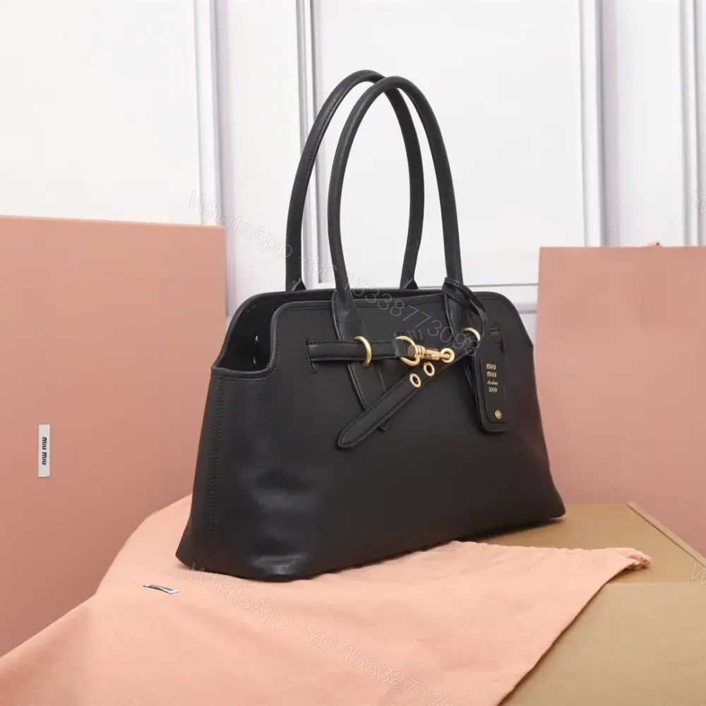 View 3 of 高仿miumiu*Aventure系列5BG310小牛皮Tote手袋黑色免檢版