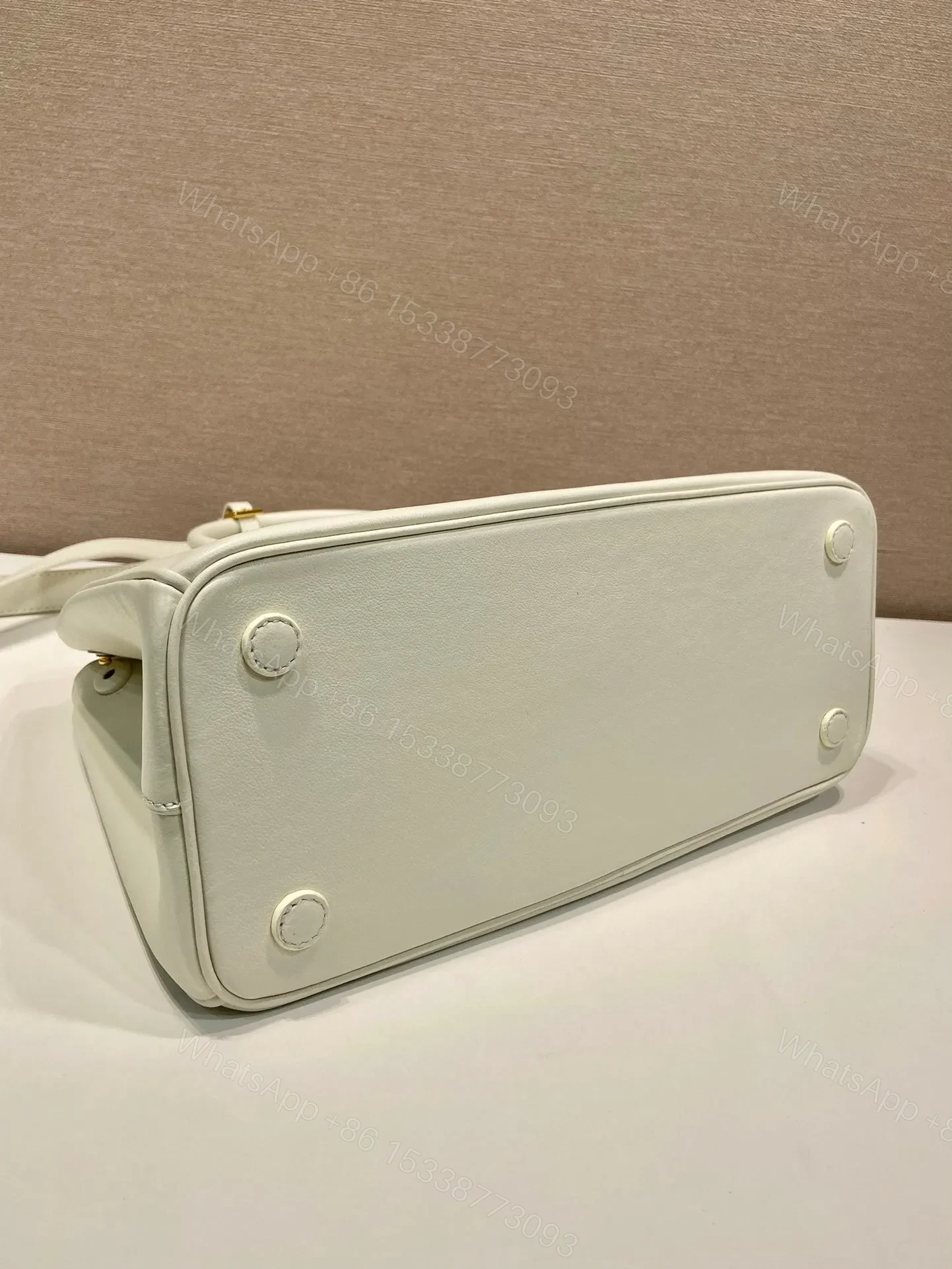 View 4 of MEDIUM GALLERIA BAG 28 IN WHITE SMOOTH CALFSKIN GOLD HARDWARE