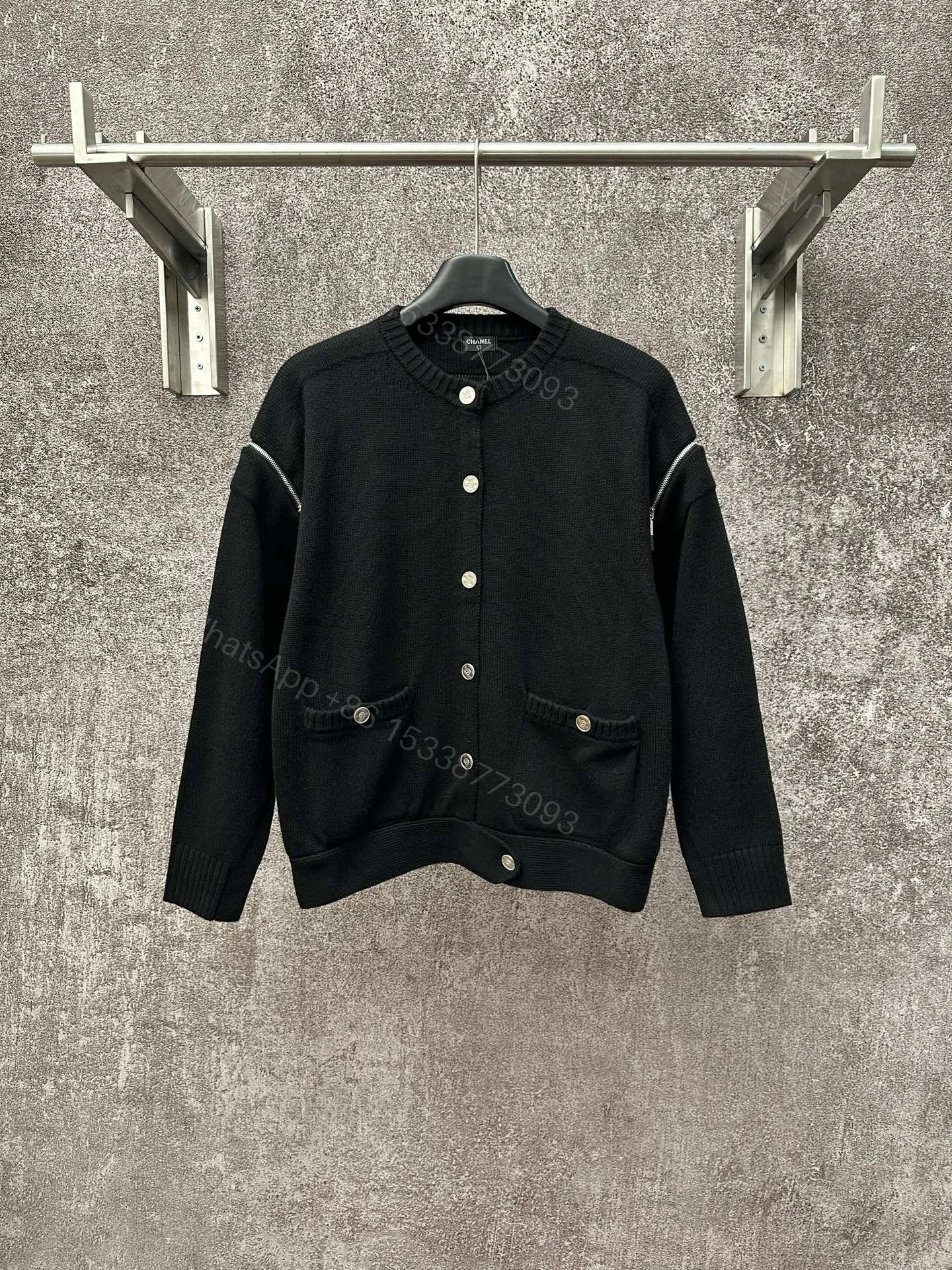 CHANEL經典黑色圓領針織開衫 高仿精品女款外套 — view 1
