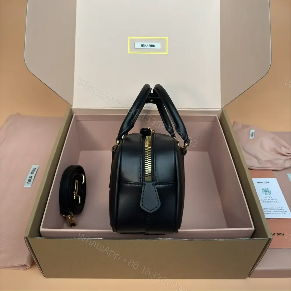 View 3 of 高仿miumiu*Arcadie系列5BB142小牛皮斜挎包黑色免檢版