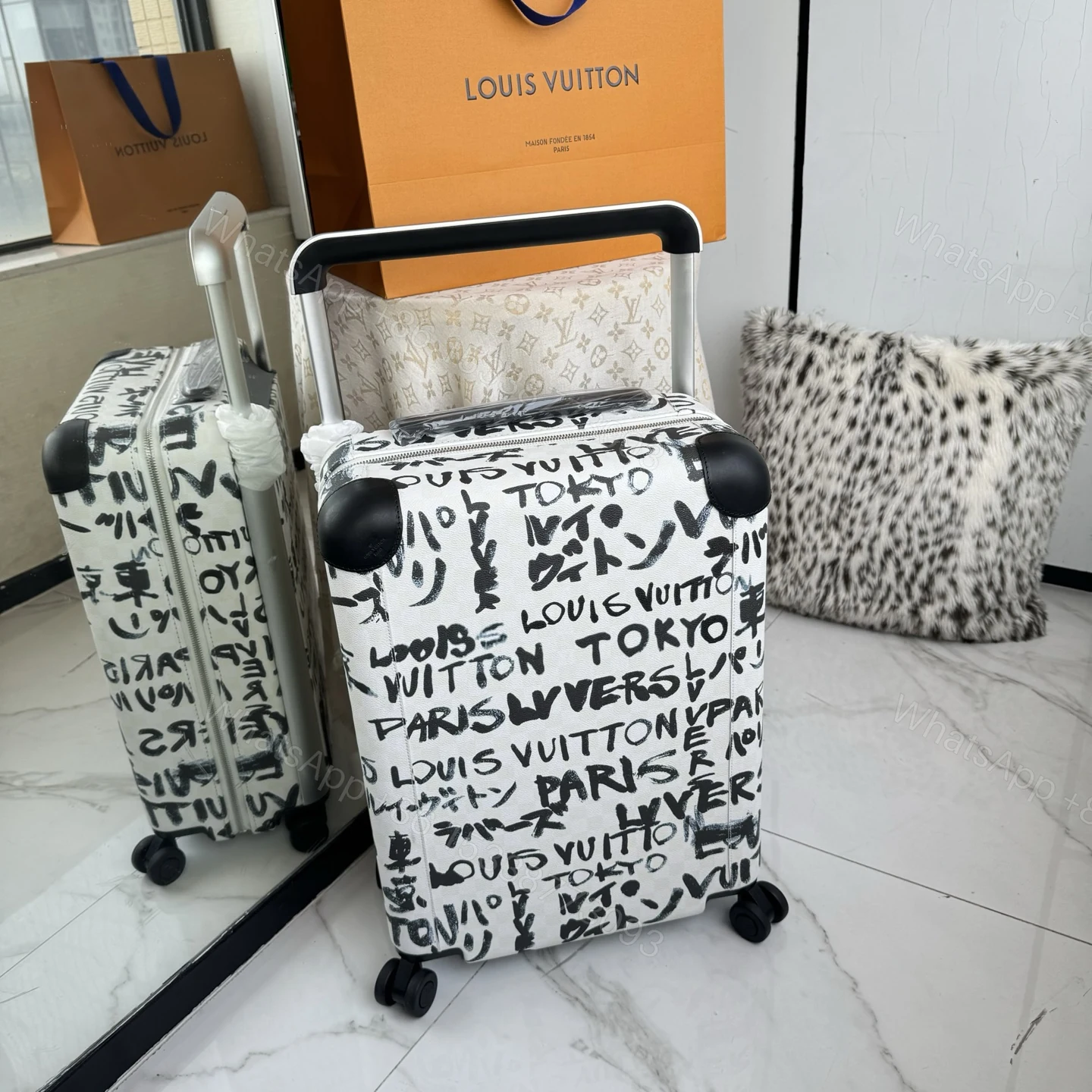 LV 原單 Graffiti 塗鴉字母行李箱 潮流旅行箱 — view 1