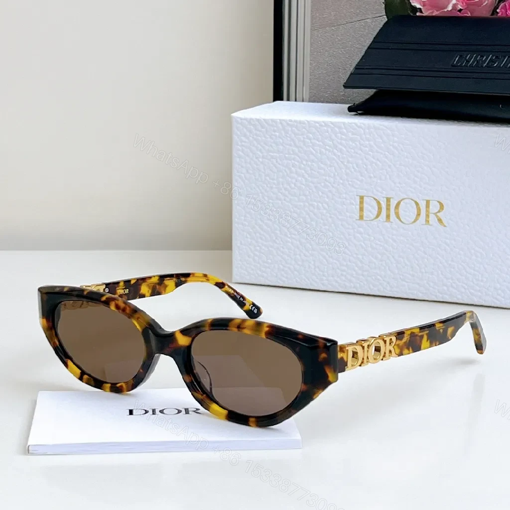 View 7 of Cat-eye Clásico Moderno Boost Sunglasses—Polarized, Gold Accents
