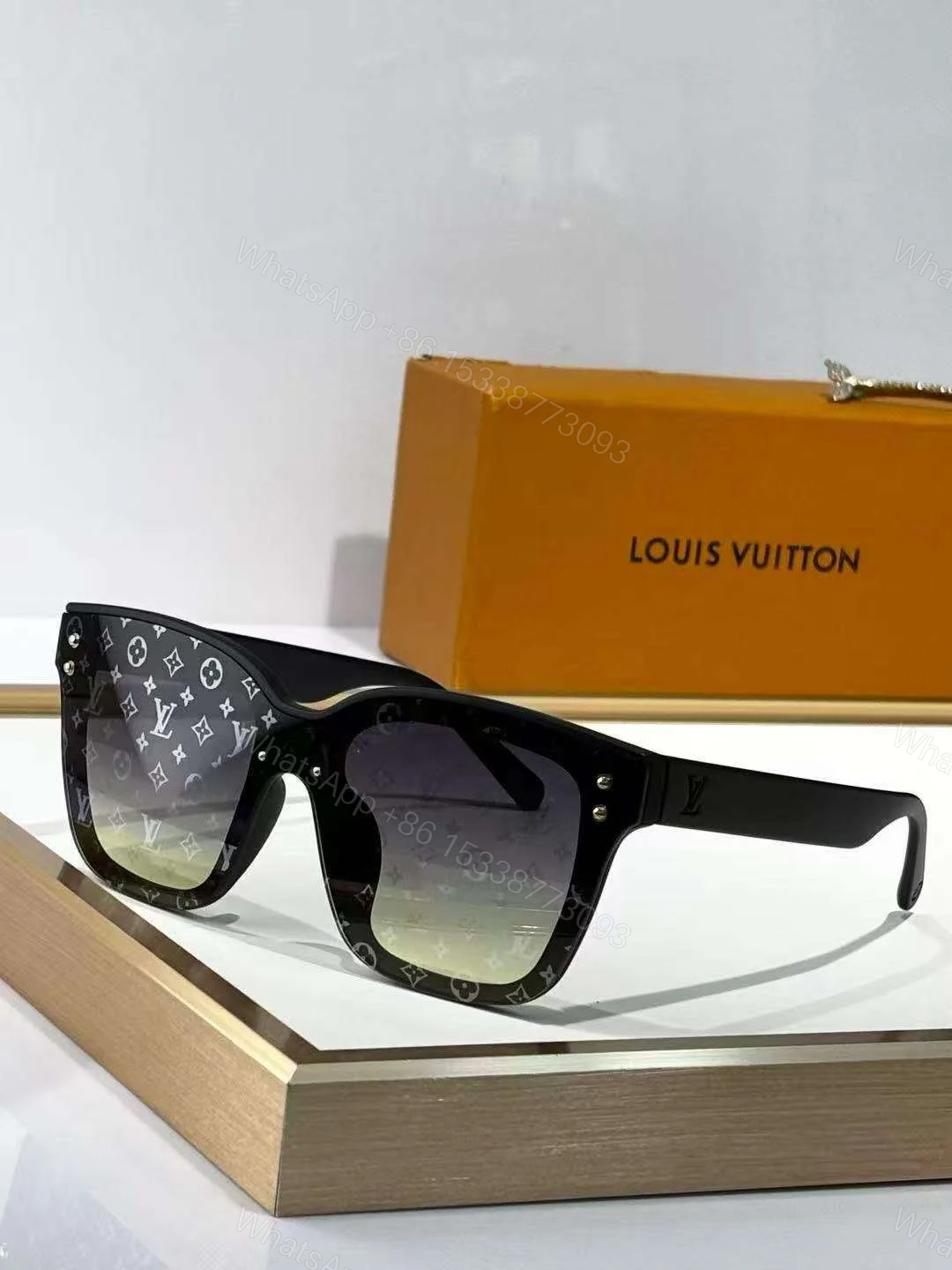 Louis Vuitton Sunglasses Replica — view 1