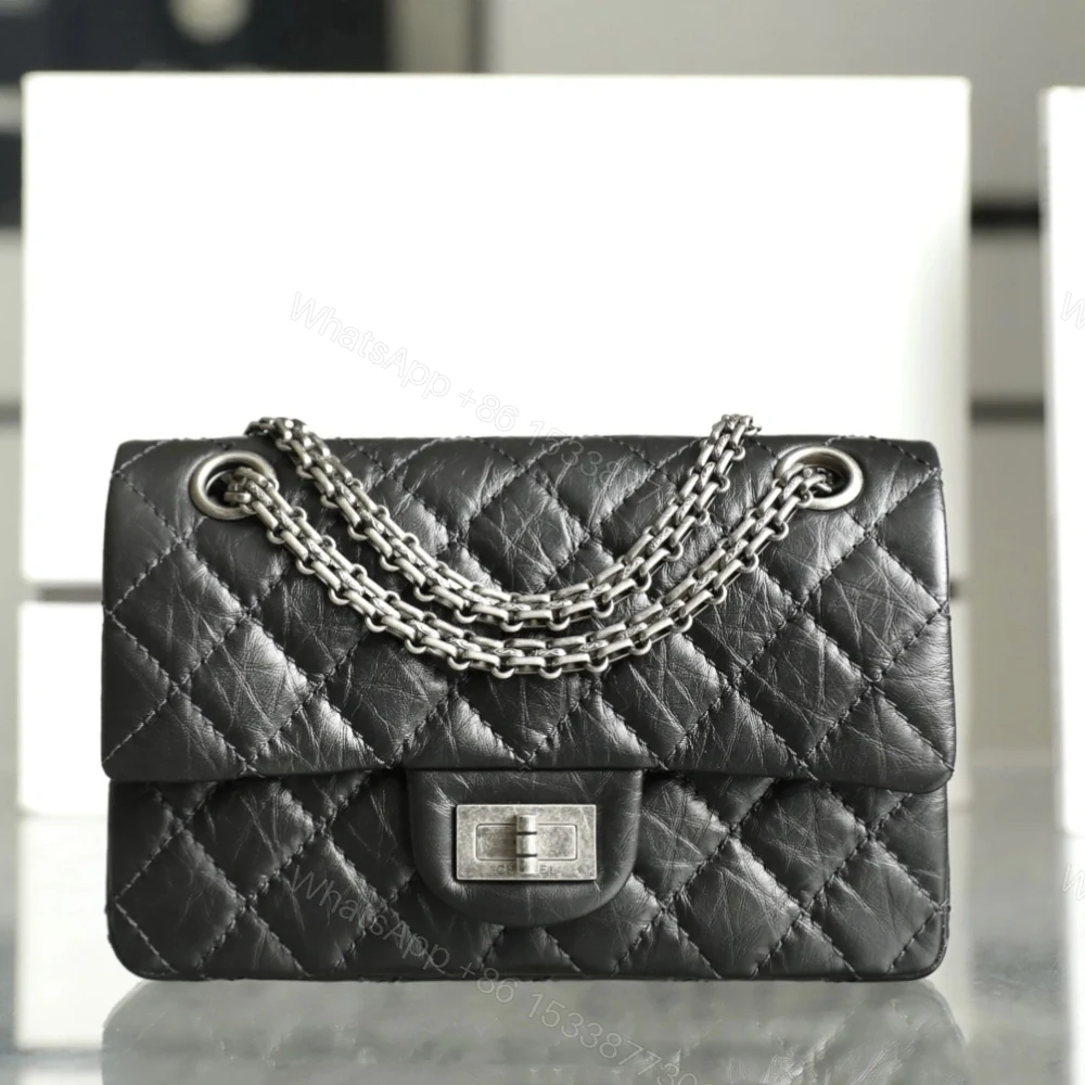View 3 of 香港復刻Chanel2.55系列口蓋包復古銀Mini免檢版