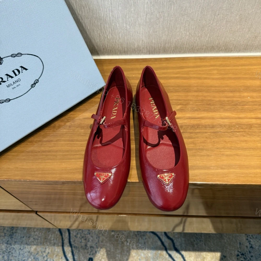 高仿Prada*1F793A平底瑪麗珍鞋漆皮紅色免檢版 — view 1
