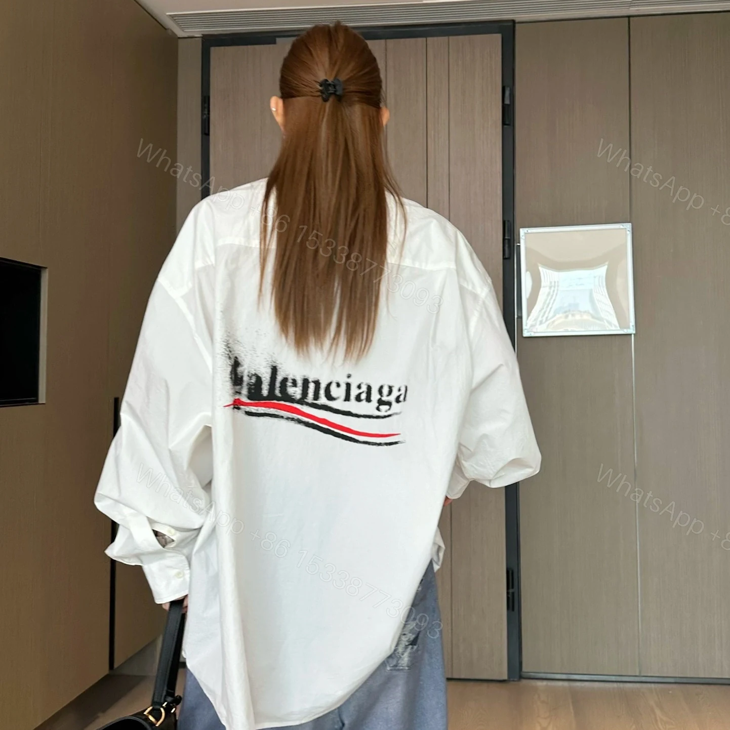 View 11 of 高仿Balenciaga*SS24系列790731背後可樂LOGO襯衫白色