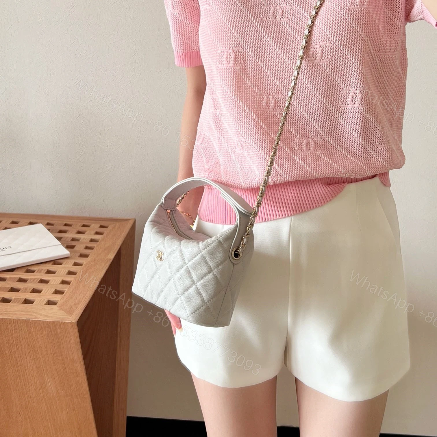 View 13 of 高仿Chanel*25C系列AS4386顆粒面小牛皮飯盒包白色免檢版