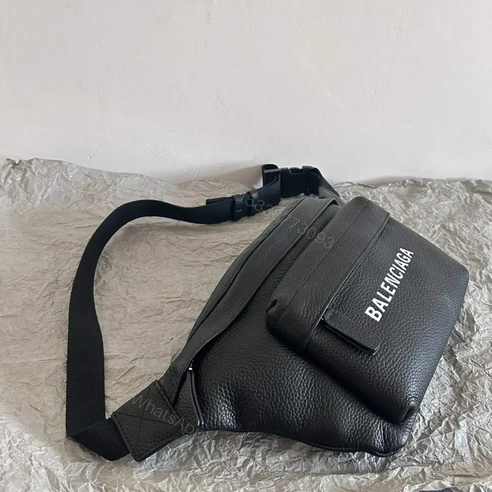 View 7 of 高仿Balenciaga男士小牛皮腰包