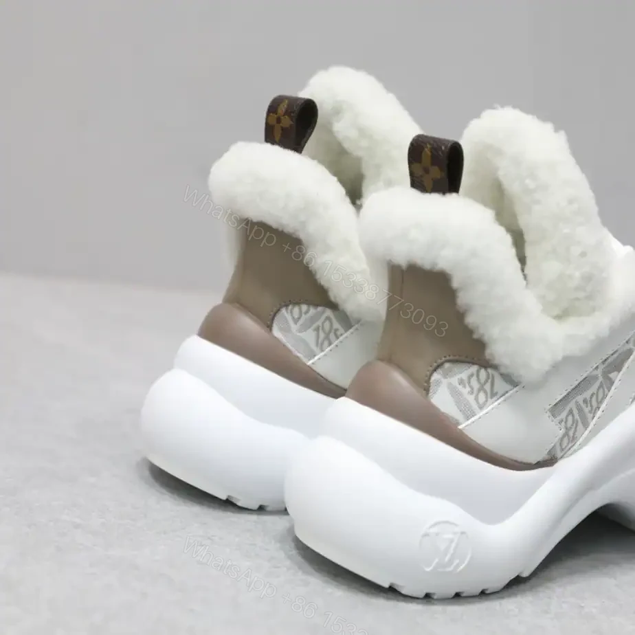 View 4 of LV ARCHLIGHT SNEAKER – LSVM011
