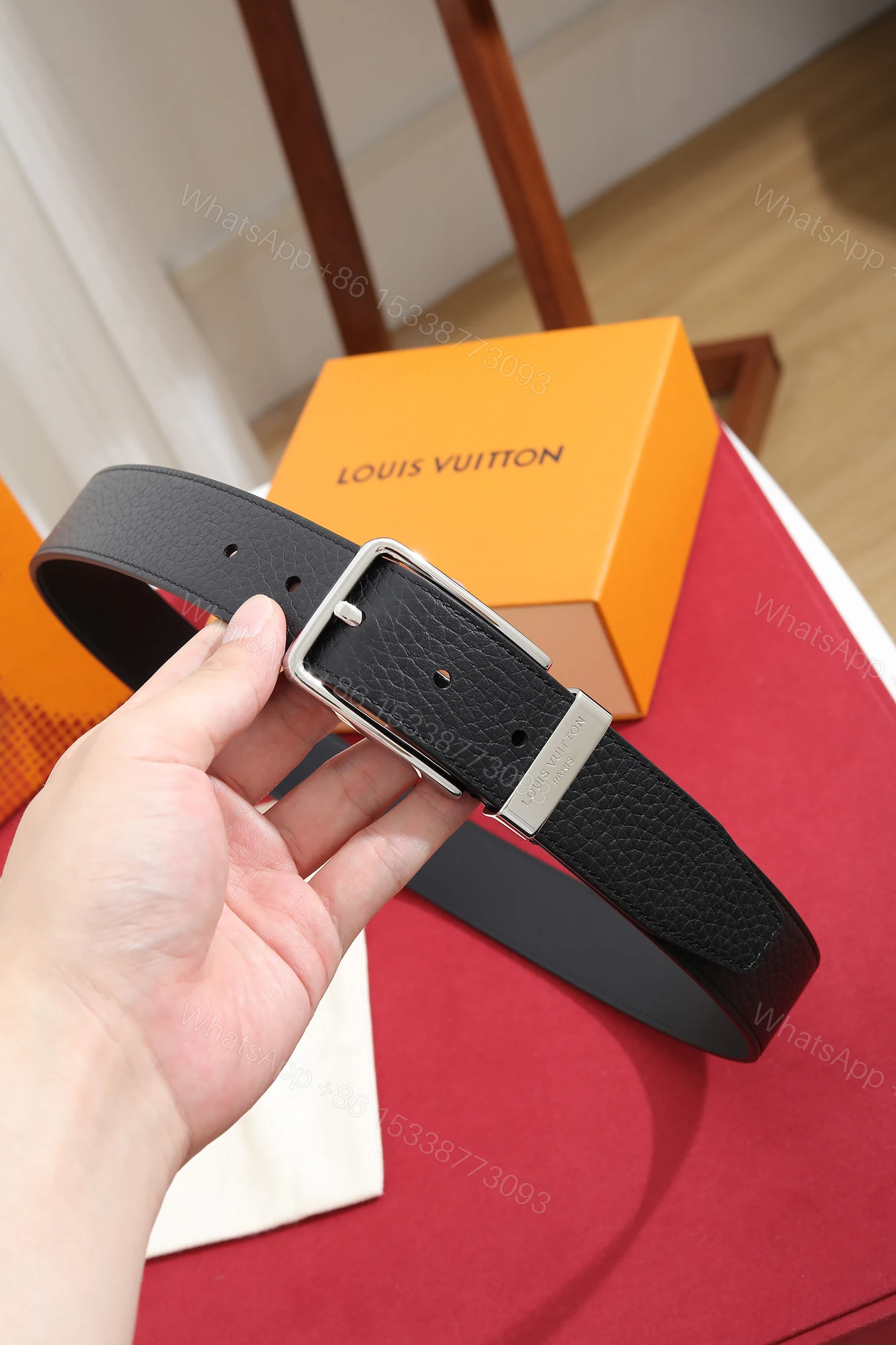 LV A貨男款真皮皮帶 經典銀扣荔枝紋商務腰帶 — view 1