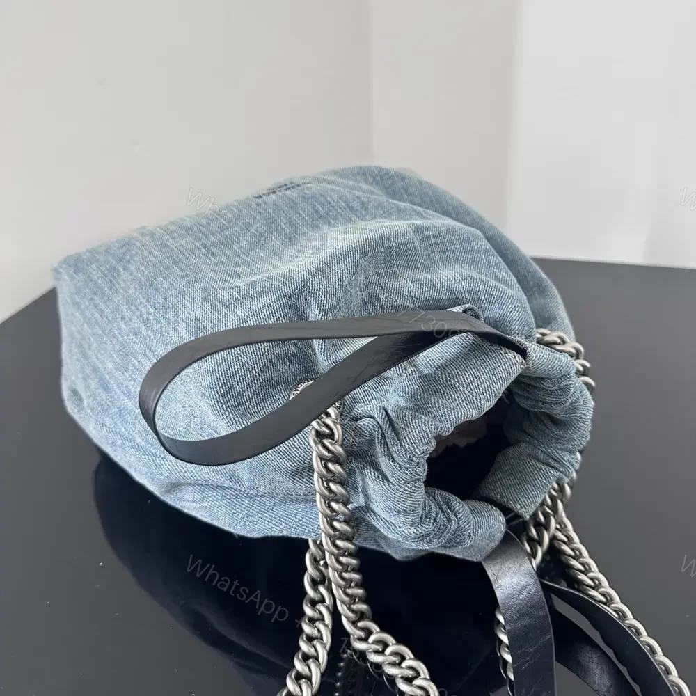 View 8 of 高仿Balenciaga2023年新款Crushtote牛仔布垃圾袋小號