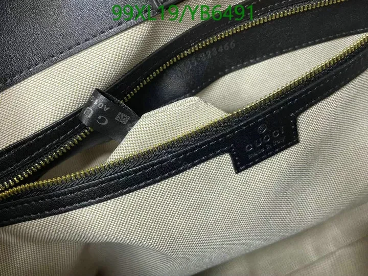 View 11 of Elegant Gucci GG Quilted Grey Matelassé Small Tote YP35VX