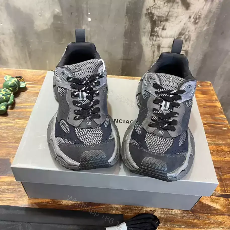 View 3 of BALENCIAGA MEN’S 3XL SNEAKER IN DARK GREY – BB229