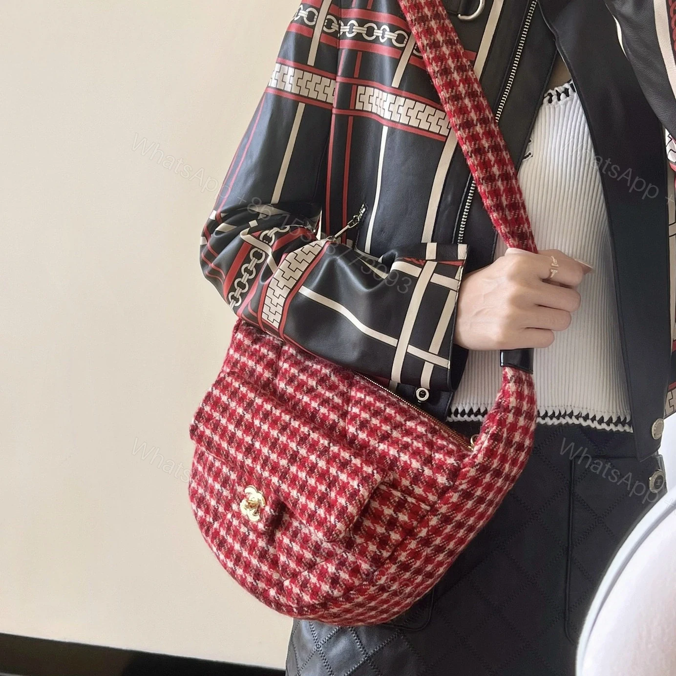View 18 of 高仿Chanel*24N系列AS5052/Cocomeige Hobo半月包千鳥格免檢版