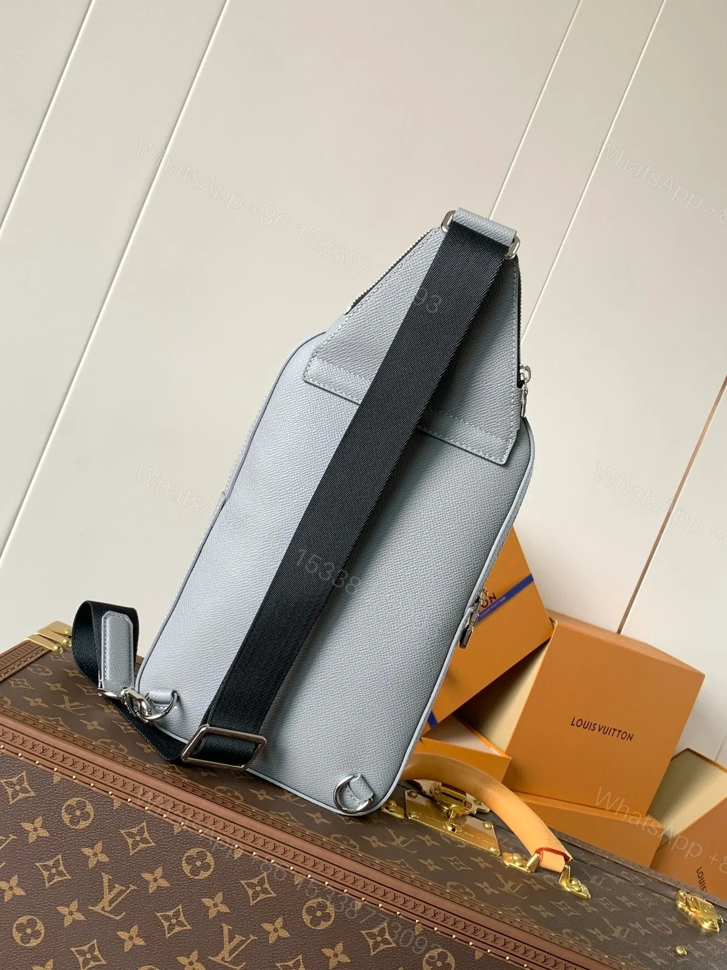 View 4 of LV AVENUE SLINGBAG 31 IN GREY TAIGA LEATHER