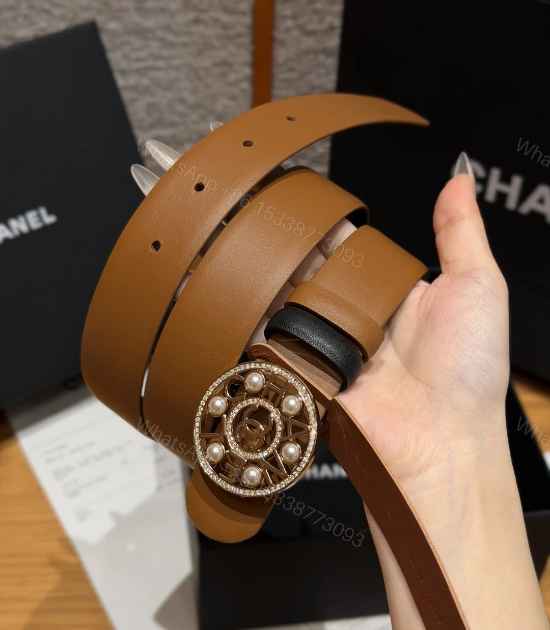 Chanel 一比一珍珠圓形Logo雙面牛皮時尚皮帶咖啡色 — view 1