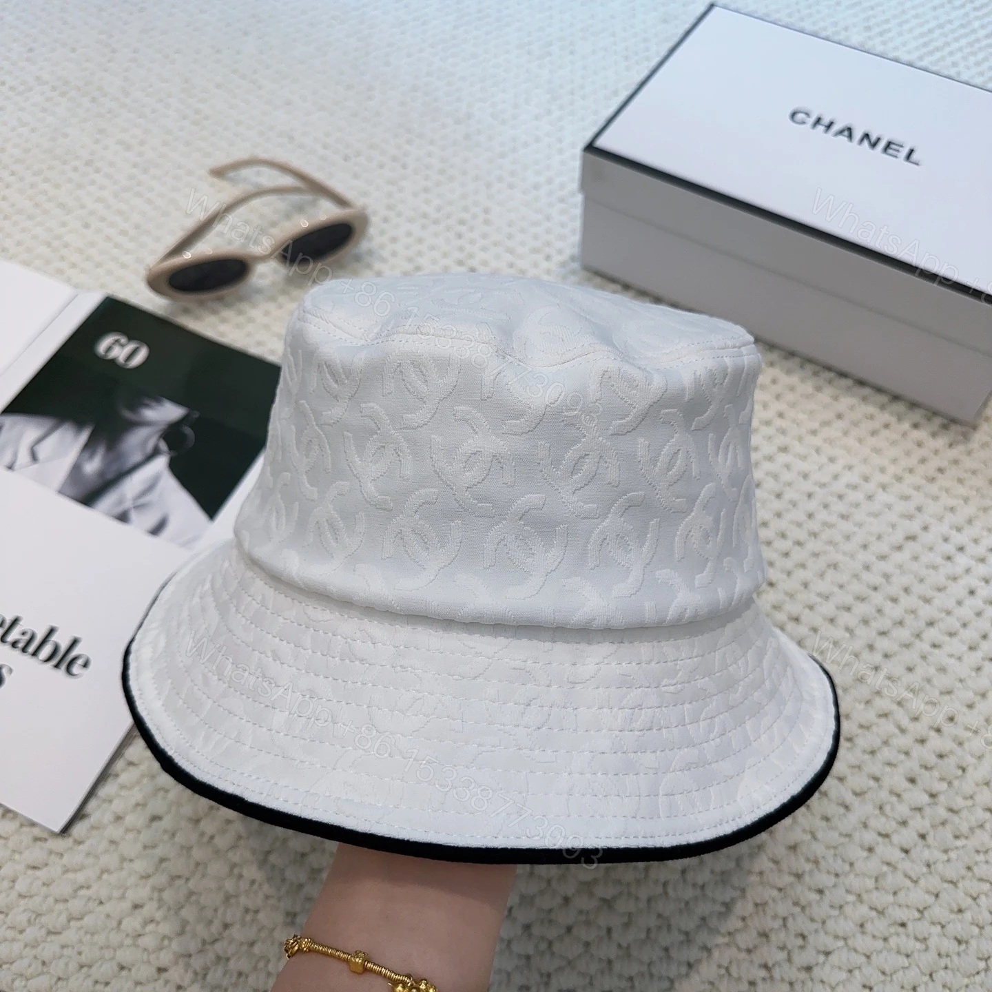 Chanel高仿漁夫帽男女款滿版Logo壓紋設計時尚百搭款 — view 1