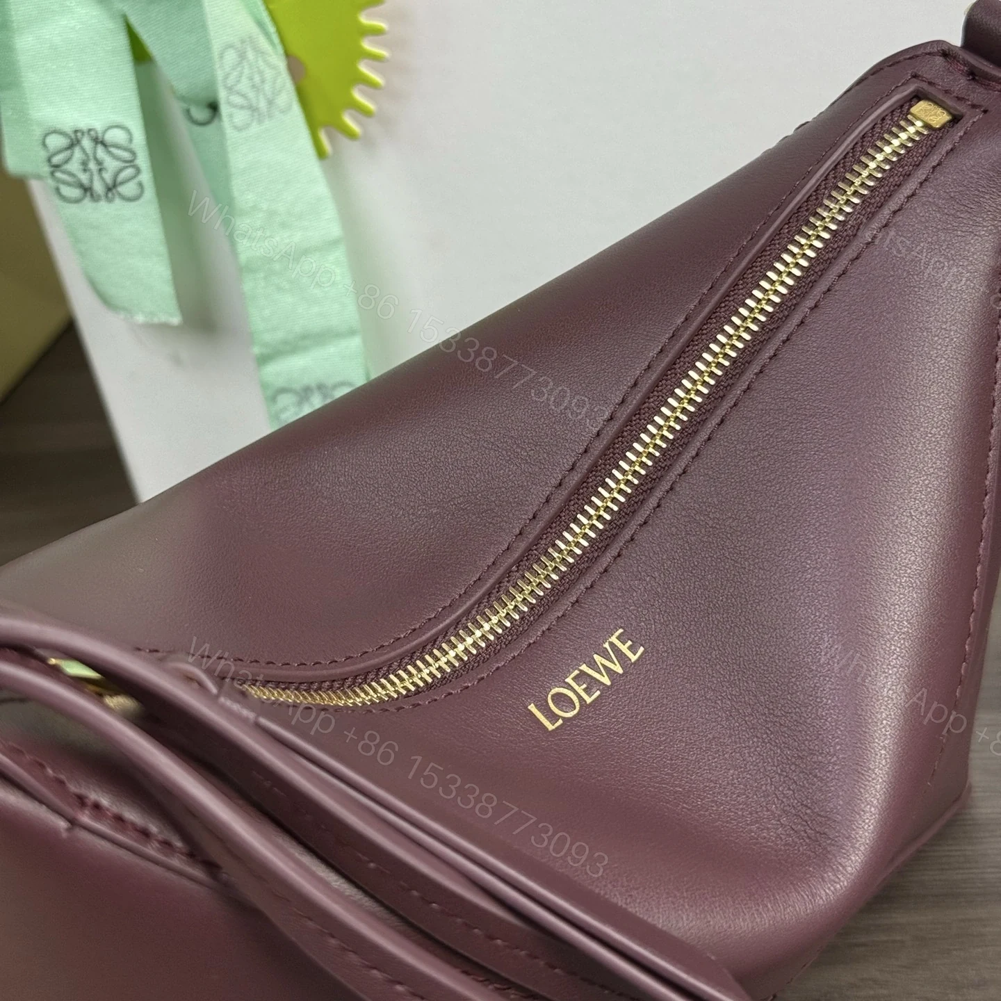 View 11 of 高仿Loewe*Fold系列7240小牛皮手提單肩包酒紅色免檢版
